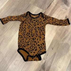 Kyte Baby Leopard Onesie 18-24 month long sleeve bodysuit